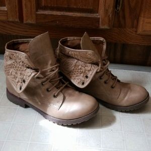 Rock and candy spraypaint boots